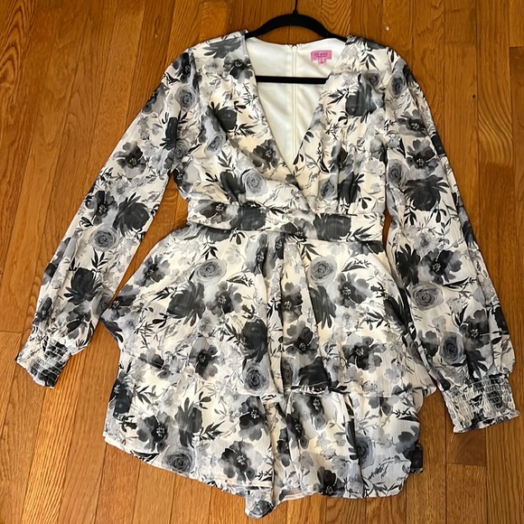 Black and white flower romper - Picture 1 of 1